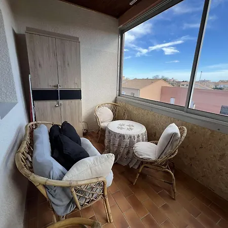 Apartment T2 A Valras-plage, Quartier Calme, 4 Pers., Proche Et Commerces, Parking Inclus - Fr-1-701-67