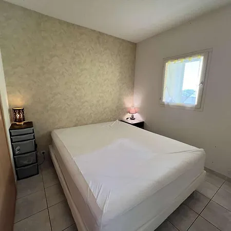 Apartment T2 A Valras-plage, Quartier Calme, 4 Pers., Proche Et Commerces, Parking Inclus - Fr-1-701-67